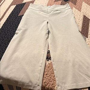 Women's Cream Capris